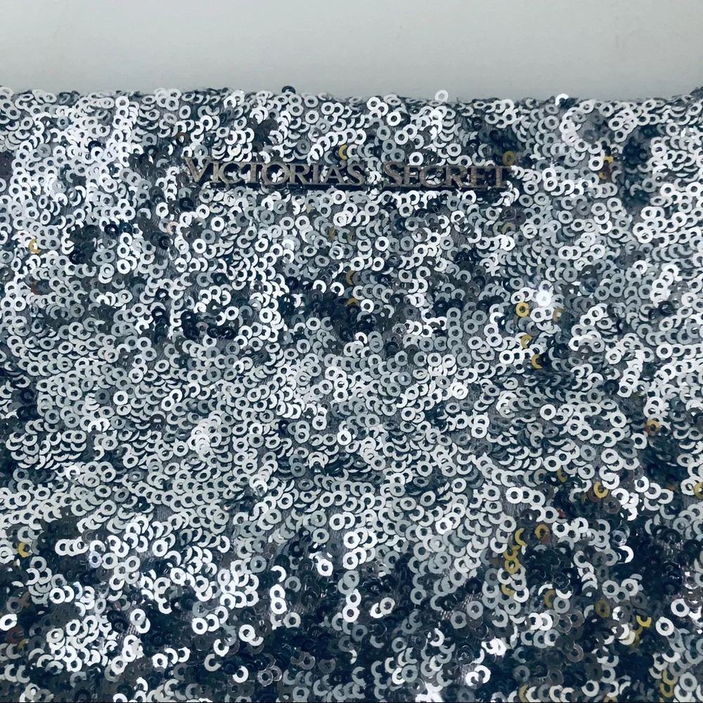 VICTORIA SECRET  SILVER SEQUIN WALLET - Picture 4 of 6